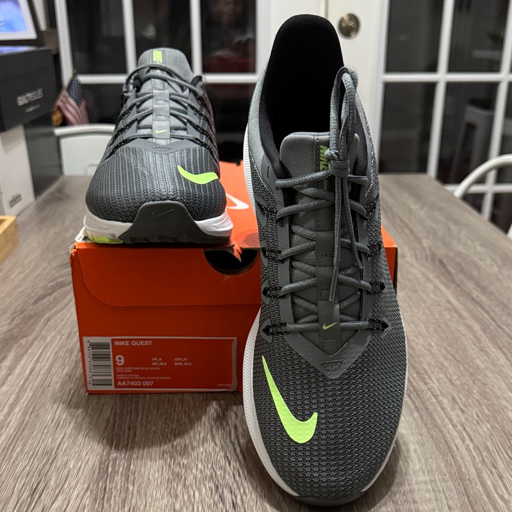 Nike Quest Black and Neon Green Sneakers US9 EUR42.5